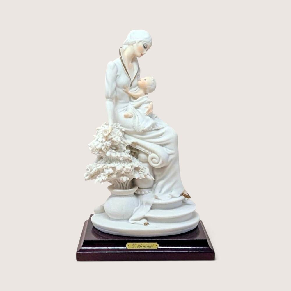 1992 Giuseppe Armani Maternal Figurine Florence Italy Mother and Child Statue